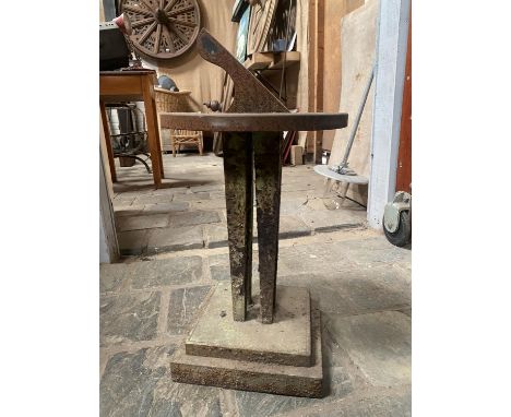 CAST IRON ORNAMENTAL SUNDIAL - MADE FOR CHELSEA FLOWER SHOW APPROX HEIGHT 60CM 