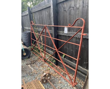 VICTORIAN ESTATE GATE APPROX 245CM - 138CM HIGH 