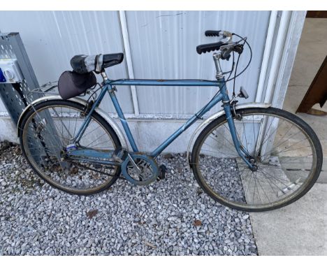 A VINTAGE GENTS BIKE 