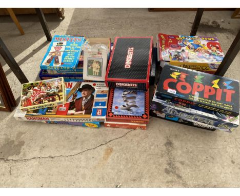 AN ASSORTMENT OF VINTAGE AND RETRO BOARD GAMES 
