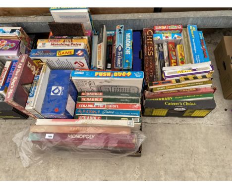 A SELECTION OF VINTAGE AND RETRO BOARD GAMES 