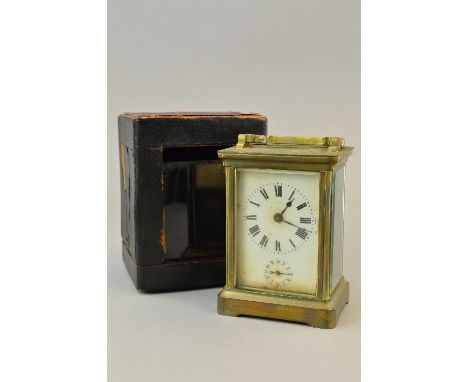 A BRASS CARRIAGE CLOCK (NO KEY) WITH TRAVELLING CASE