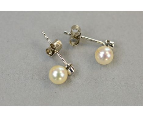 A PAIR OF 9CT DIAMOND AND PEARL EARRINGS