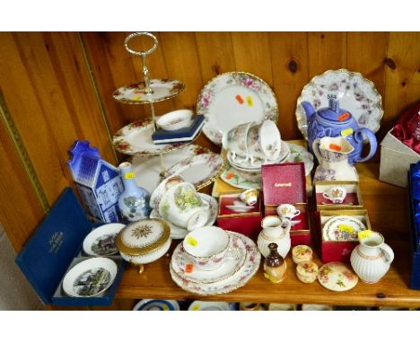 VARIOUS CERAMICS, to include Royal Crown Derby, Royal Worcester, Royal Albert (three tier Old Country Roses Cake stand etc) R