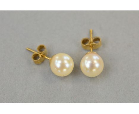 A PAIR OF 18CT PEARL EARRINGS
