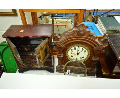 AN AMERICAN MANTLE CLOCK, 'Ansonia Clock Co', enamel dial and arabic numerals, (glass front loose), height approximately 38cm