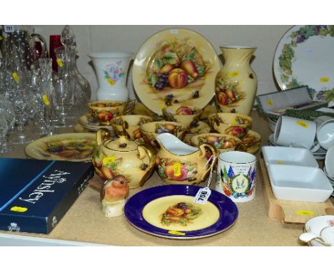 AN AYNSLEY ORCHARD GOLD PART DINNER SERVICE, including six cups, saucers and four tea plates, together with an Aynsley Robin,