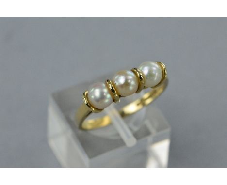 A 9CT THREE STONE PEARL RING, ring size N, approximate weight 2.7 grams