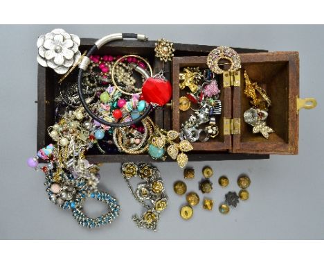 A MIXED LOT, to include Army Service Corps buttons, etc