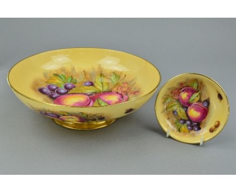 AN AYNSLEY 'ORCHARD GOLD' FOOTED BOWL, diameter approximately 26cm (seconds) and a small trinket dish, both by D.Jones (2)