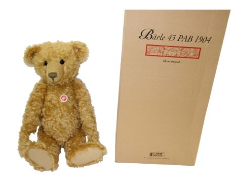 LARGE STEIFF TEDDY BEAR - BOXED a modern Steiff Barle 43 Pab 1904 Teddy Bear, No 5485 and with a certificate and box. Bear 23