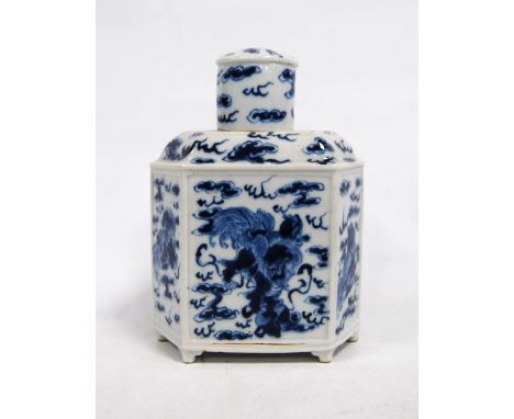 Chinese export blue and white octagonal tea canister with cylinder cap over panels depicting shi shi, raised on bracket feet,