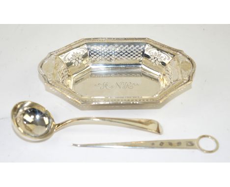 Modern silver basket, pierced octagonal dish with monogrammed centre, stamped sterling, 21 cm wide, together with a modern si