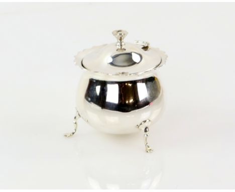 Mappin &amp; Webb silver tea caddy with pie crust edge river, London 1906