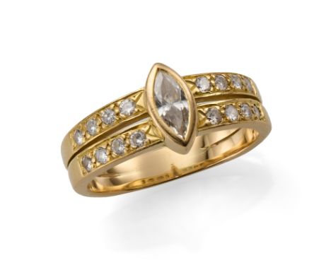Diamant-Ring, Cartier, 1994.18 kt GG, mittig besetzt m. 1 Diamant-Navette v. ca. 0,30 ct flankiert v. 16 kl. Brillanten v. zu