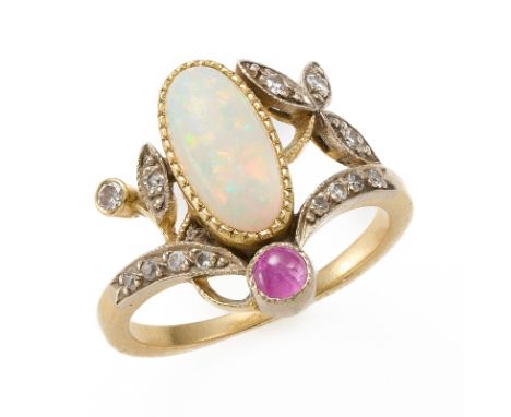 Opal-Rubin-Ring m. Diamanten, um 1900.18 kt GG/Silber, besetzt m. 1 ovalen Opal, 1 rd. Rubin-Cabochon, 1 kl. Brillant v. ca. 