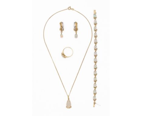 6-tlg. Opalschmuck-Garnitur.18 kt teils m. WG, insg. besetzt m. 17 ovalen Opalen in versch. Größen (D ca. 7-9 mm) sowie 1 Opa