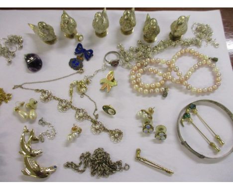 Mixed glassware - white metal condiments in the form of wrens, together with mixed costume jewellery to include a silver bang