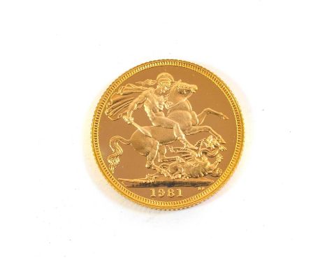 Elizabeth II, Proof Sovereign 1981, obv. Machine portrait of the Queen, rev. Pistrucci, individually encapsulated and with ce