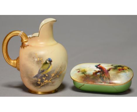 A ROYAL WORCESTER FLAT BACK JUG, 1904, PAINTED WITH A BLUE TIT ON A RAISED GILT BRANCH AND SHADED APRICOT GROUND, 11CM H, PRI