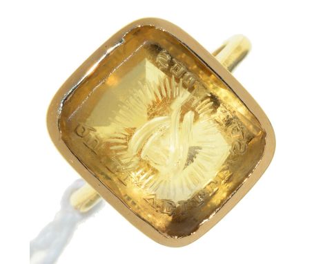 A GOLD AND CITRINE SIGNET RING, 19TH C, 3.9G, SIZE G Adapted from a seal; light wear consistent with age