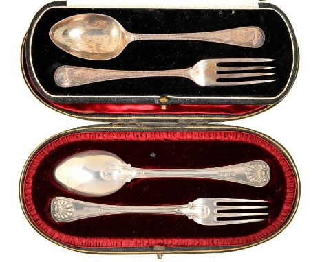 AN EDWARDIAN SILVER CHILD'S SPOON AND FORK, OLD ENGLISH, THREAD AND SHELL PATTERN, DOUBLY STUCK, BY MARTIN, HALL &amp; CO, SH