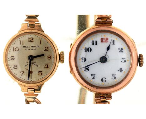 A 9CT GOLD LADY'S WRISTWATCH, 25MM, ON EXPANDING BRACELET, MARKED ALBION 9C, IMPORT MARKED, LONDON 1922 AND A LATER BELL BROS