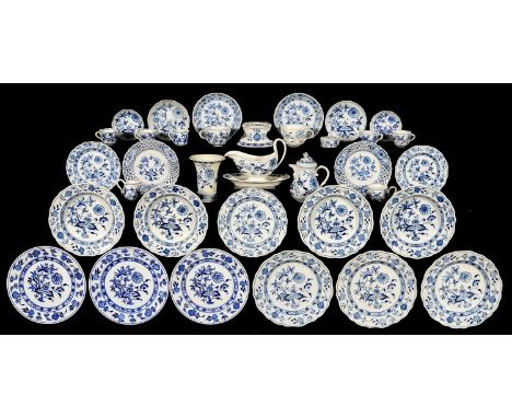 A MEISSEN BLUE AND WHITE ONION PATTERN PART DINNER SERVICE, 19TH AND 20TH C AND A MATCHING VASE, 14CM H, CROSSED SWORDS (22),