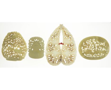 A CHINESE CARVED AND PIERCED JADE PENDANT IN THE FORM OF A DOUBLE GOURD BOTTLE, 50MM H AND TWO AND A PAIR OF CHINESE CARVED A