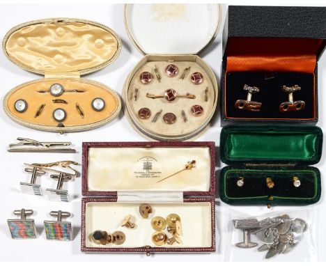 TWO PAIRS OF SILVER CUFFLINKS, A PAIR OF BIMETAL CUFFLINKS, A 1920'S GOLD PLATED METAL AND ENAMEL DRESS SET OF BAR BROOCH AND