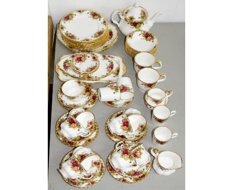 A ROYAL ALBERT OLD COUNTRY ROSES PATTERN DINNER SERVICE Although not every item has been individually inspected, this lot app
