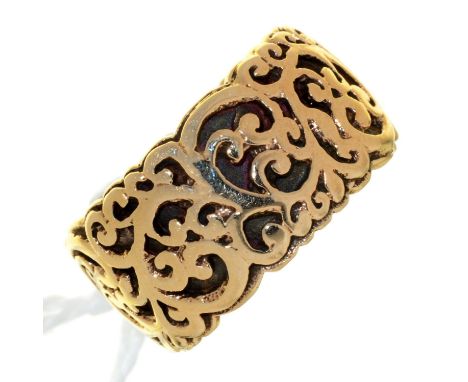 A 9CT GOLD OPENWORK WEDDING BAND WITH GOLD SLEEVE, LONDON 1972, 7.5G, SIZE L Light wear consistent with age