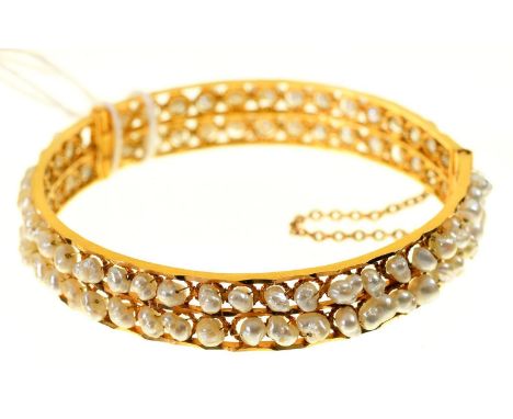 A SOUTH EAST ASIAN GOLD AND BAROQUE PEARL TWO ROW BANGLE, APPROX 63MM DIAM, UNMARKED, 23G Complete and in good condition