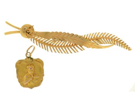 AN 18CT GOLD PALMS BROOCH, 70MM, IMPORT MARKED, LONDON 1963, 4.5G AND AN ART NOUVEAU GOLD CHERUB PENDANT, MAKER'S MARK M H WI