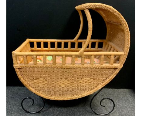 Wicker and hot sale loom bassinet