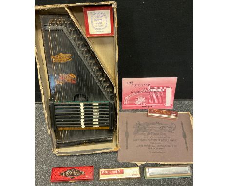 Musical instruments - a Zimmermann autoharp, by the Phonoharp Company, East Boston, Massachusetts, early to mid 20th century;