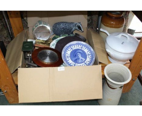 A BOX CONTAINING A SELECTION OF MIXED DOMESTIC ITEMS to include Robert Welch slate coasters and place mats, counter balance p