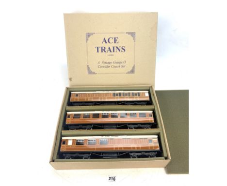 Ace Trains Vintage 0 Gauge Corridor Coach Set, 'The Flying Scotsman', boxed