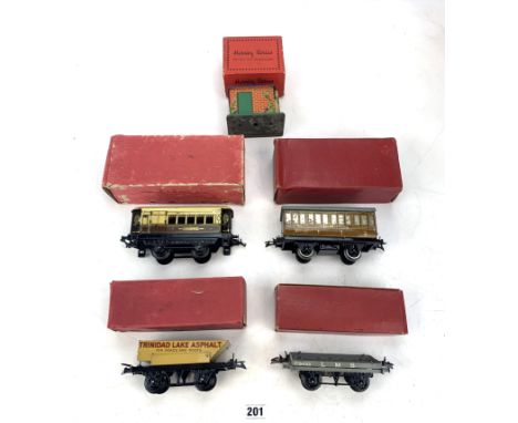 5 Hornby 0 gauge rolling stock - 1 x Platelayers Hut, 1 x no. 1 Passenger Coach, 1 x no. Pullman Coach,  1 x no.0 Rotary Tipp
