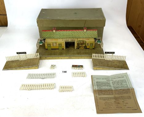 Hornby tinplate No. 4E Station, fitted for Electric Lighting, boxed