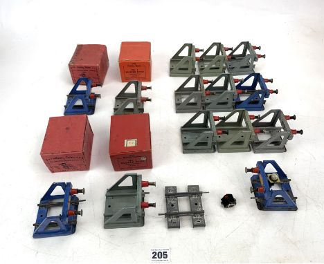 Hornby 0 gauge Buffer Stops  - 4 x No. 1 Buffer Stops (Spring Type) boxed, 1 x Buffer Stop With Electric Light, boxed, 9 x lo