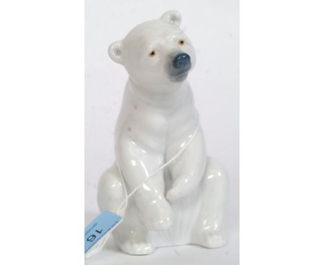 A Lladro figurine ' Sad Polar Bear Sat Down on Haunches ' Bearing  blue stamp to base. Measures 12ms High - Condition Excelle