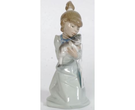 A Lladro figurine ' Sleepy KItten ' Model No 5712 impressed factory marks to base, blue stamp to base. Issued in 1990 and ret