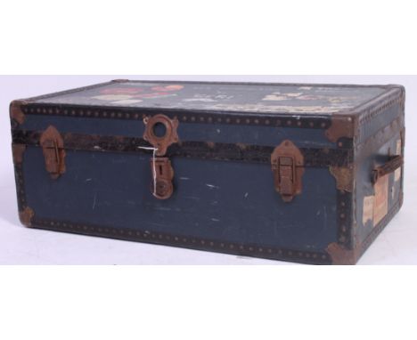 A vintage 20th century steamer trunk in blue with clasps to centre. H34 x W97 x D52 cm 