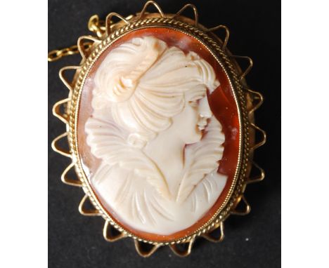 A 9ct gold cameo brooch having fabulous cameo portrait of a maiden.