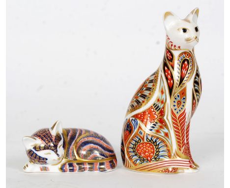 Two pieces of Royal Crown Derby, a cat and a kitten. Both pieces with Derby marks to base and gold button present. 