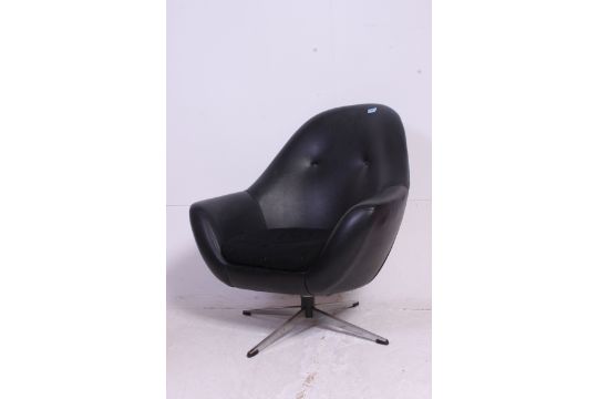 An Arne Jacobsen Inspired Retro 1960 S Black Vinyl Upholstered Egg An Arne Jacobsen Inspired Retro 1960 S