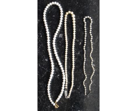 3 sets of ladies vintage 20th century pearl necklaces
