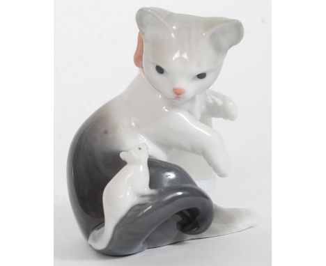 A Lladro figurine ' Cat & Mouse ' impressed factory marks to base, blue stamp to base. Measures 8 cms High - Condition Excell