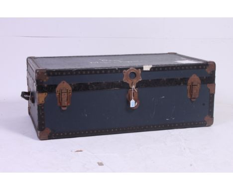 A vintage blue shipping / steamer trunk with metal handles and banding with notation to top. H34 x W91 x D52 cm 